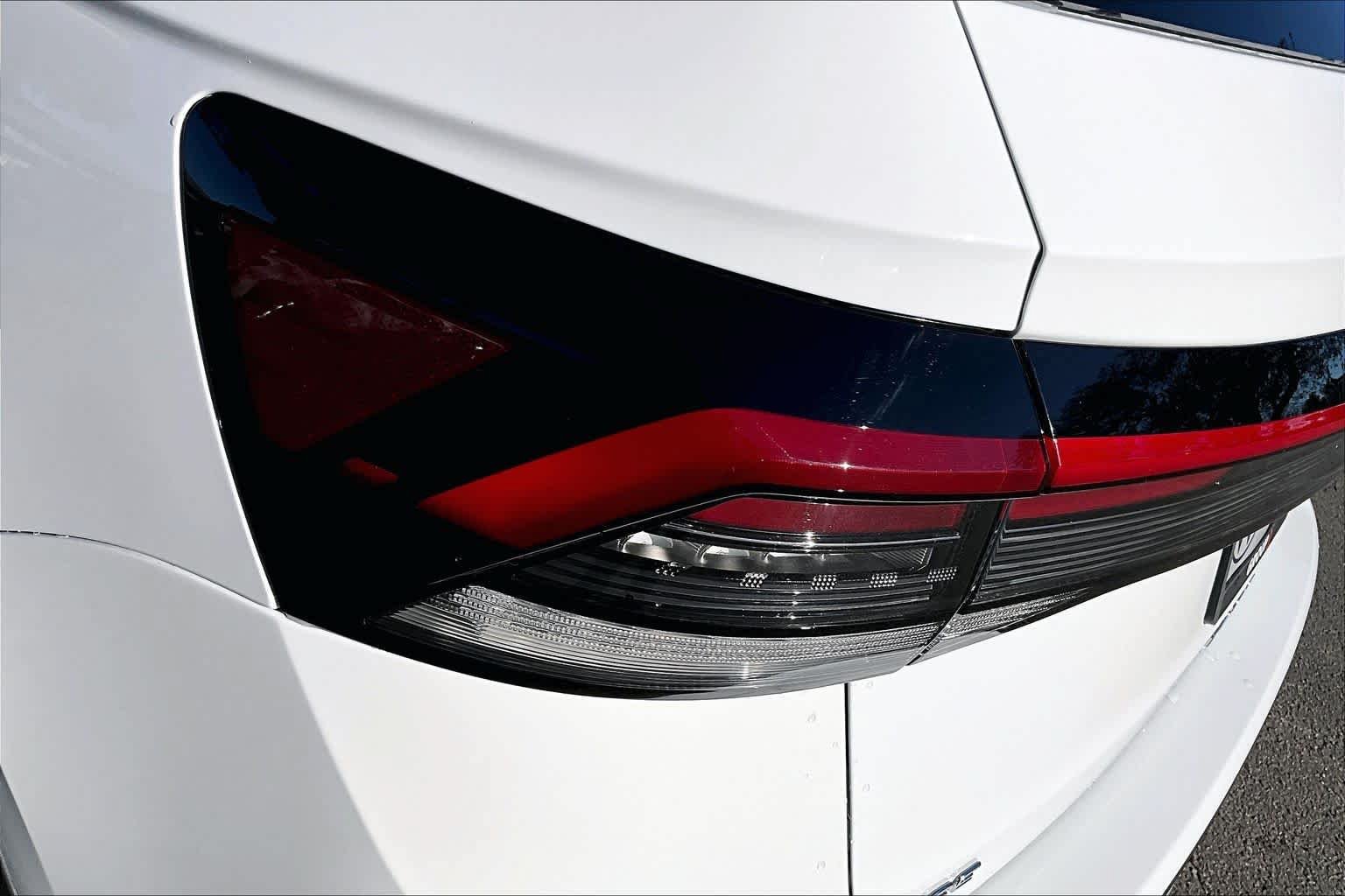 New 2026 Volkswagen Taos SE FWD image 14