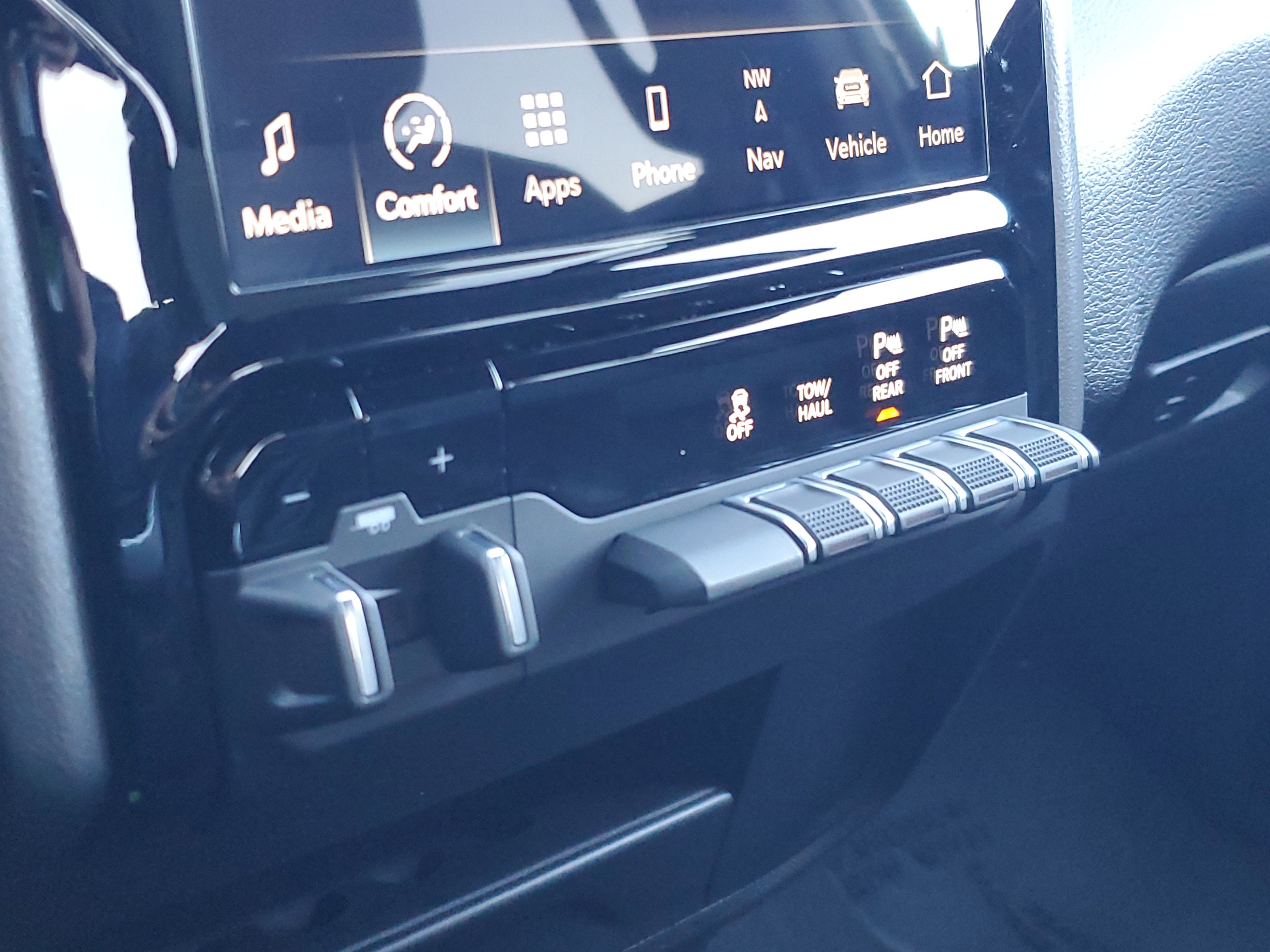 Used 2024 RAM 2500 Big Horn w/ Sport Appearance Package image 17