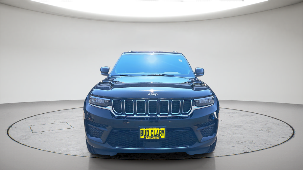 Used 2025 Jeep Grand Cherokee Laredo AWD/4WD image 8