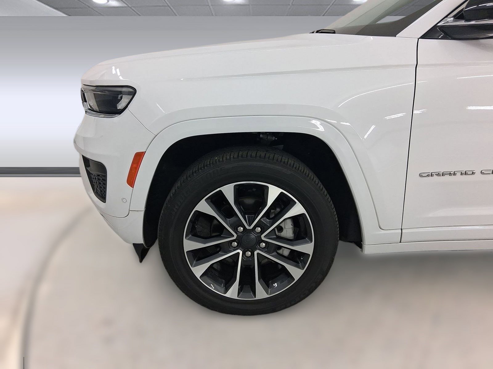 Used 2023 Jeep Grand Cherokee Overland w/ Adv Protech Group III image 11