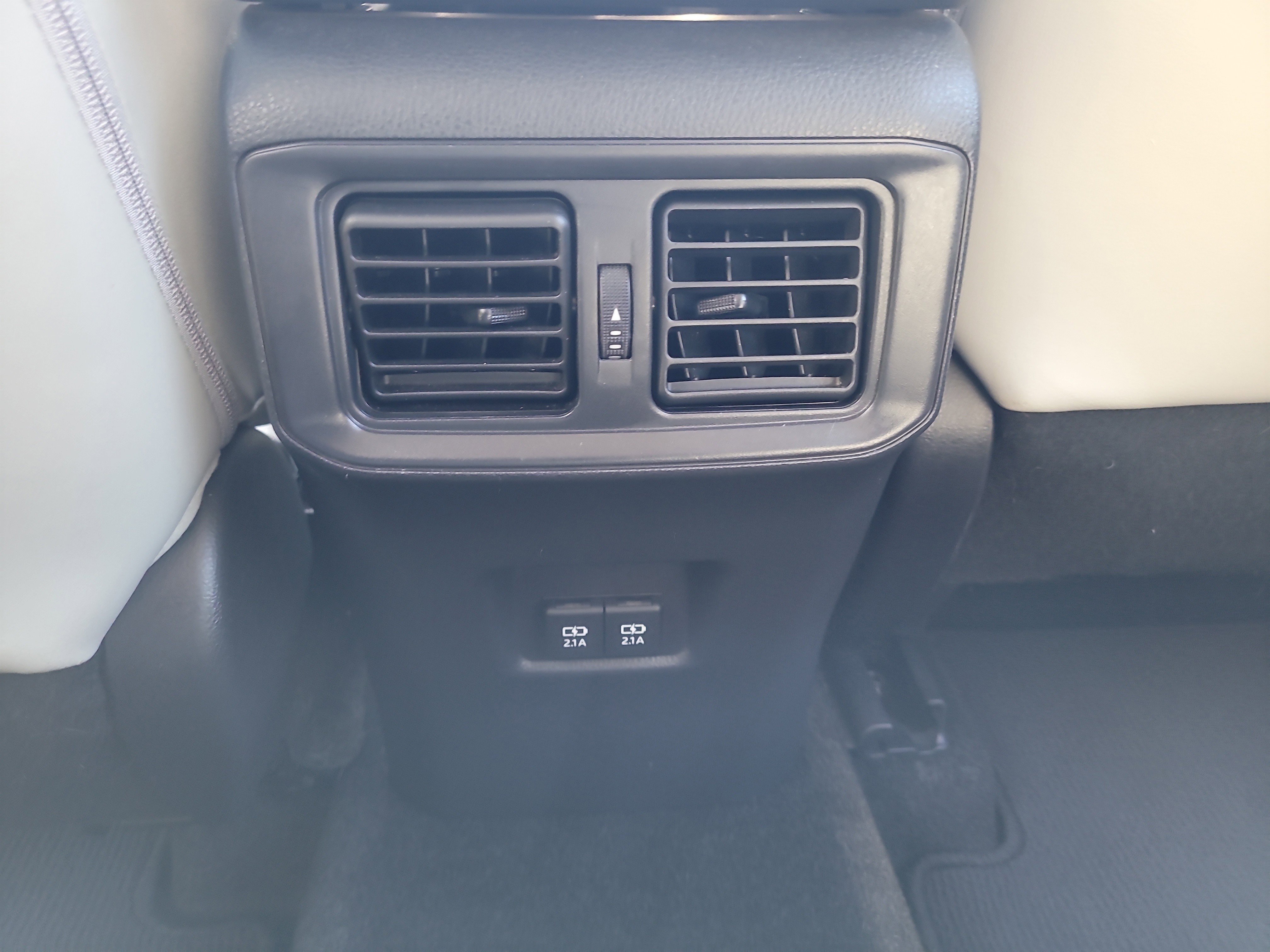 Used 2020 Toyota RAV4 XLE Premium image 17