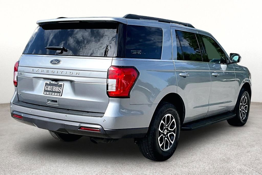 Used 2024 Ford Expedition XLT AWD/4WD image 2