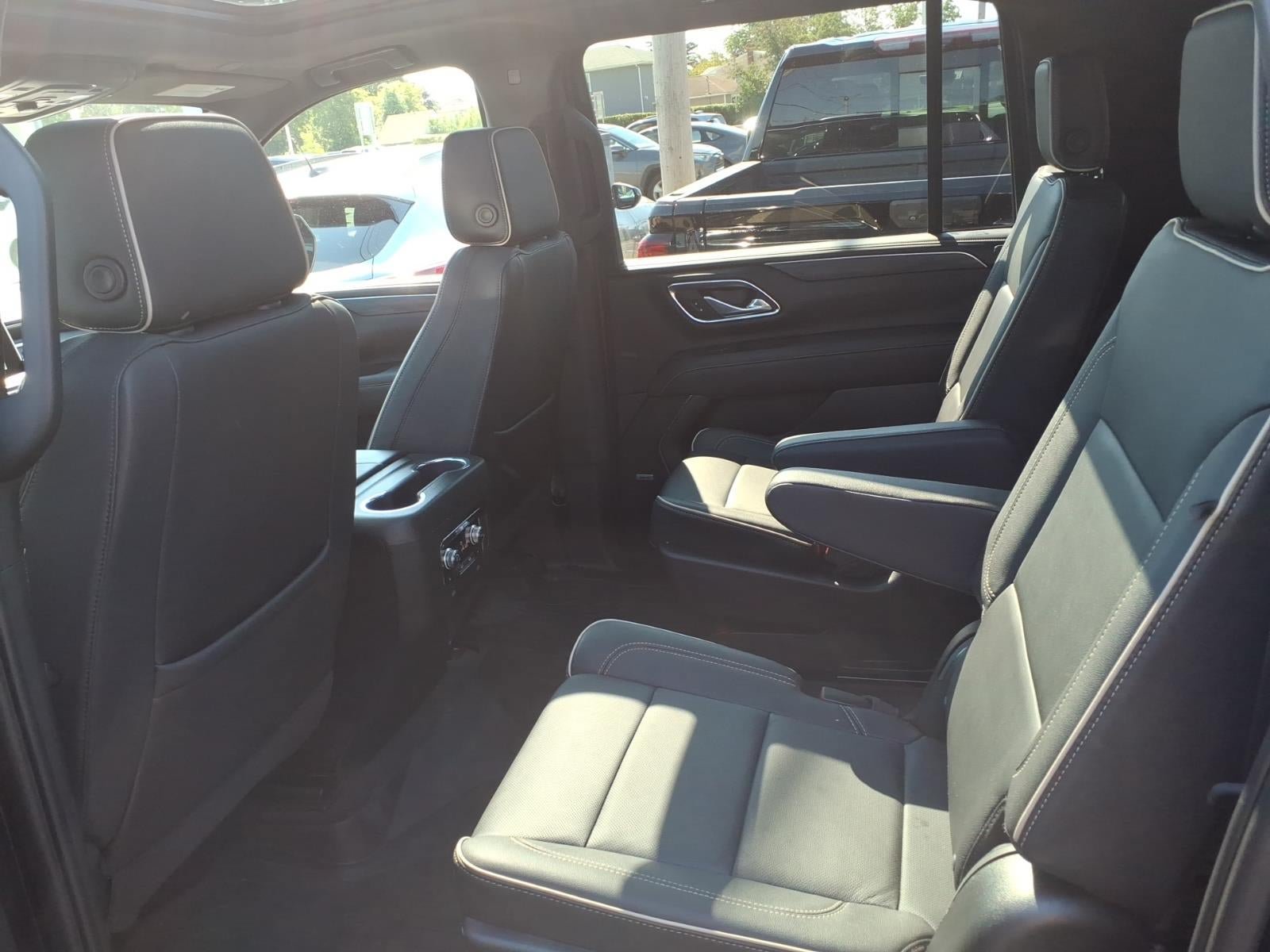Used 2023 GMC Yukon XL SLT w/ SLT Premium Package AWD/4WD image 14