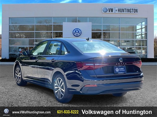 Certified 2025 Volkswagen Jetta SE w/ Sunroof Package image 4