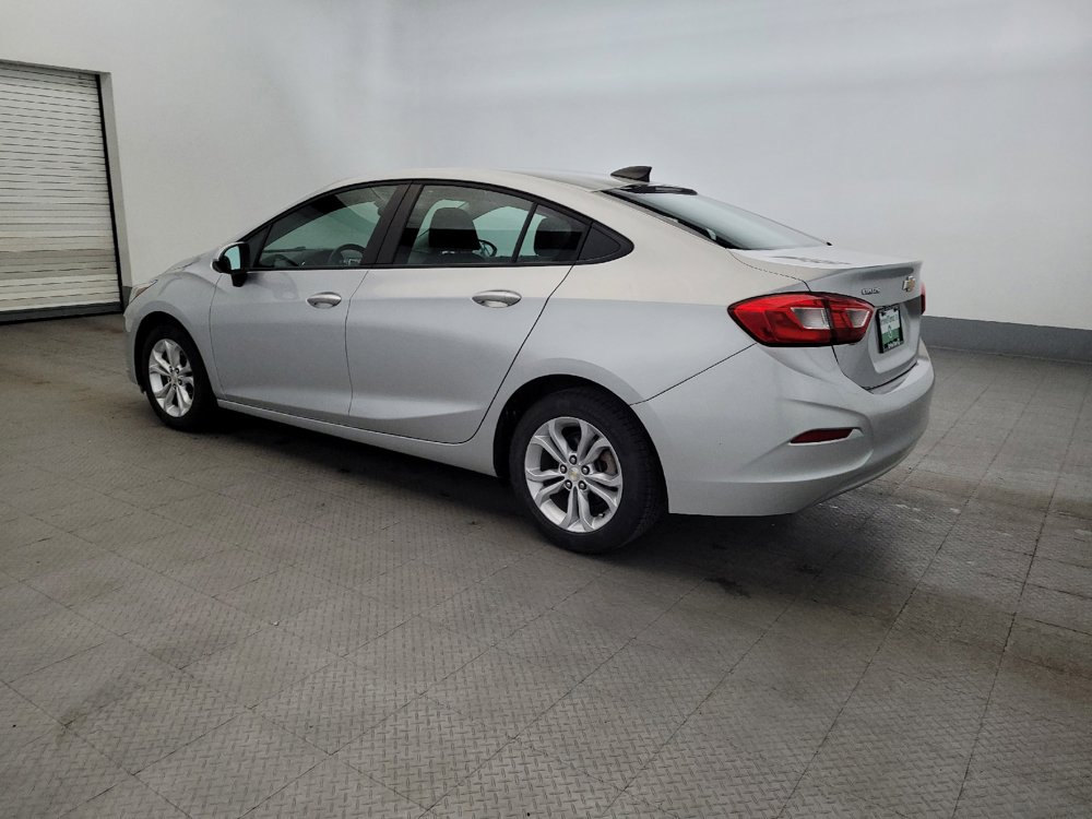 Used 2019 Chevrolet Cruze LS w/ LS Convenience Package FWD image 3