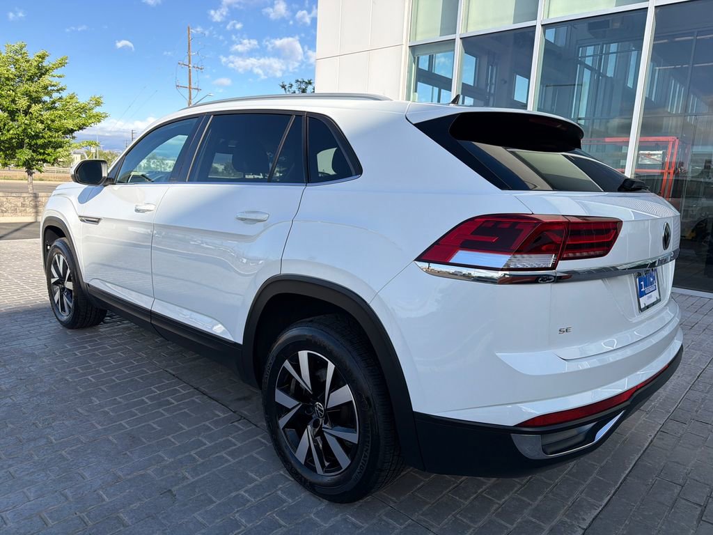 Certified 2022 Volkswagen Atlas Cross Sport SE AWD/4WD image 5