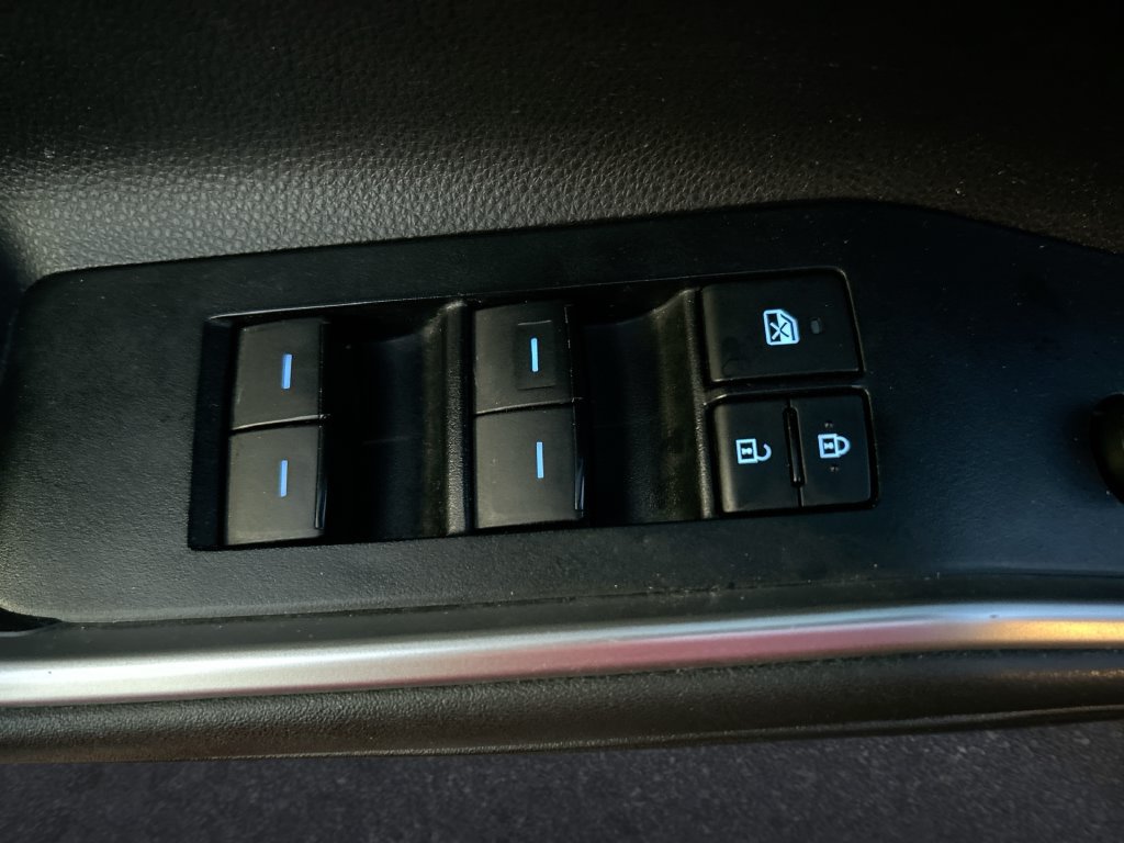 Used 2021 Toyota Highlander XLE FWD image 13