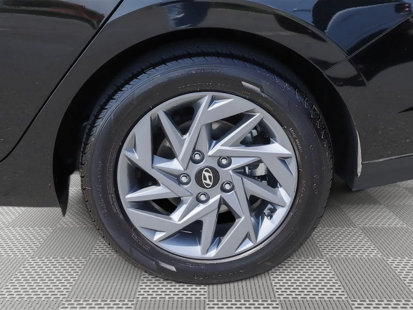 Used 2025 Hyundai Elantra Hybrid FWD image 13