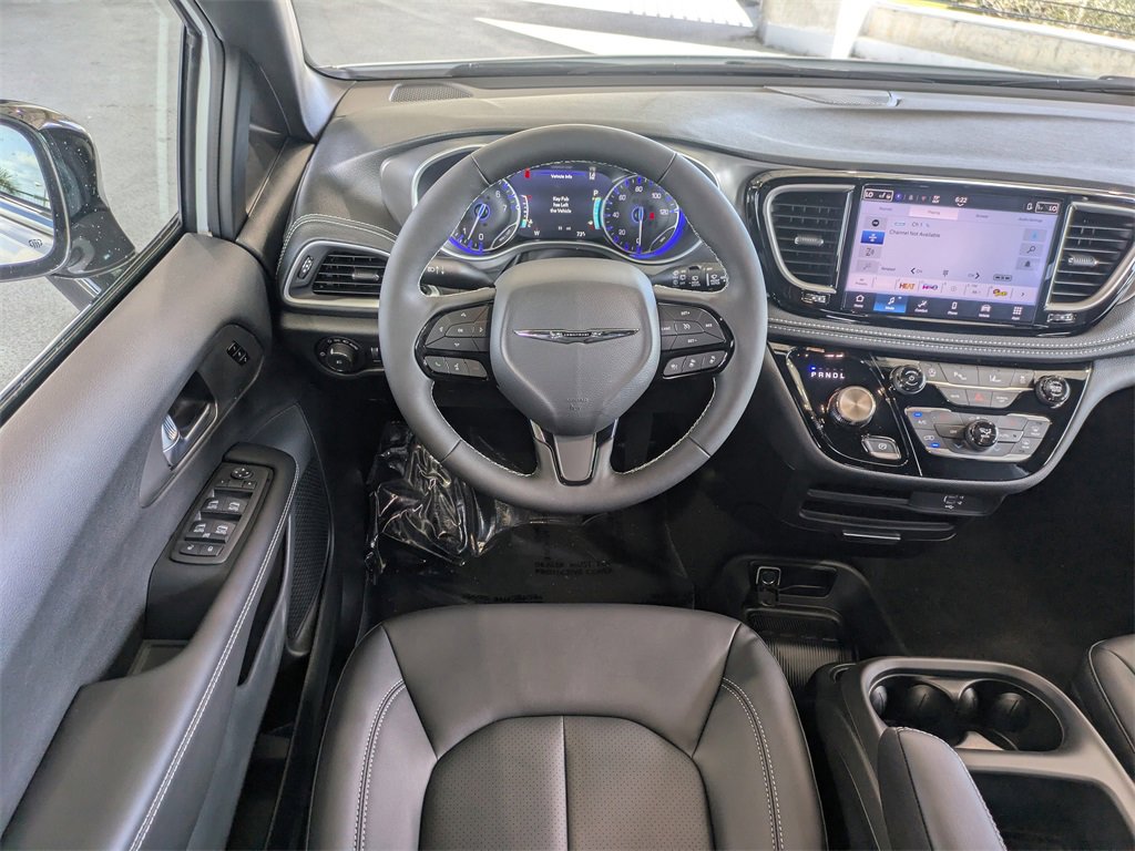 New 2026 Chrysler Pacifica Select image 17