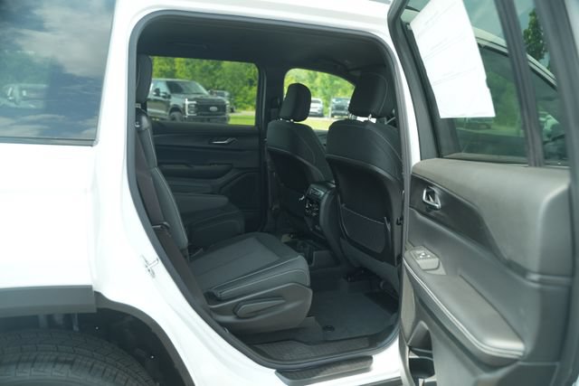New 2026 Jeep Grand Cherokee L Laredo w/ MOPAR Finishing Package AWD/4WD image 20