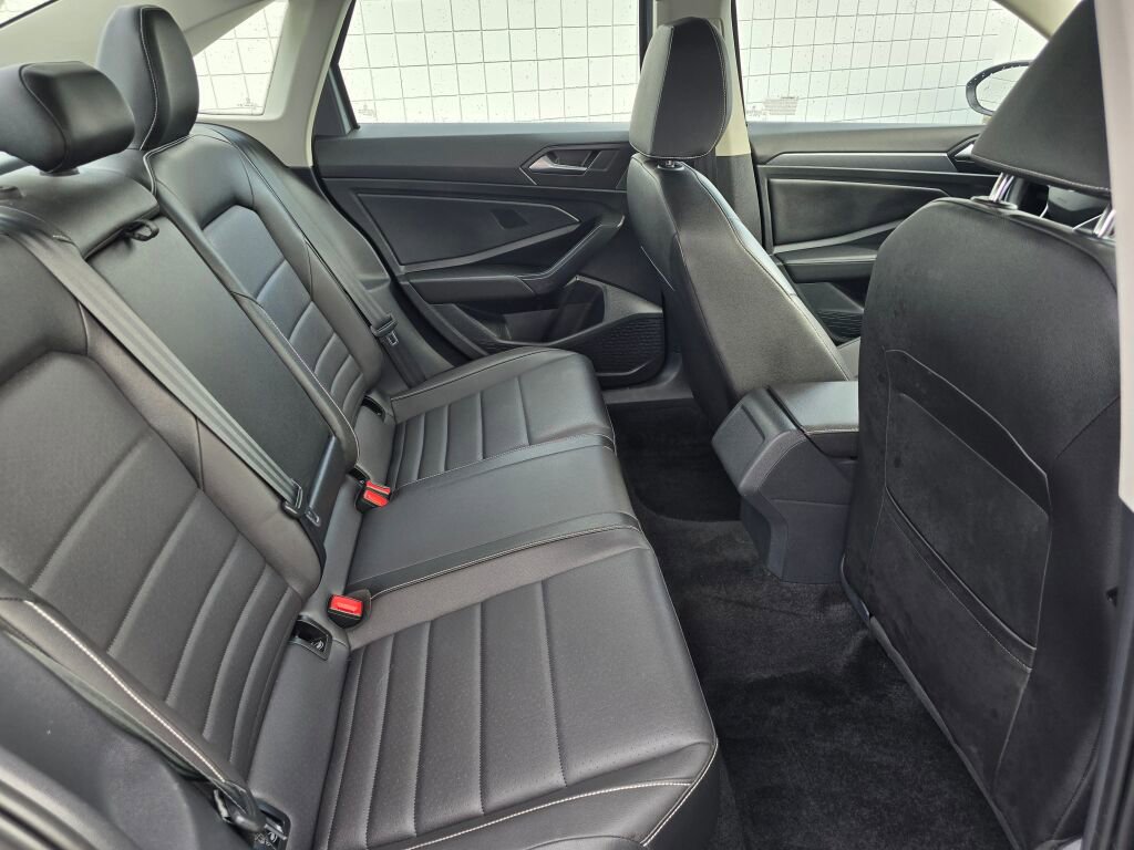 Used 2024 Volkswagen Jetta SE image 42