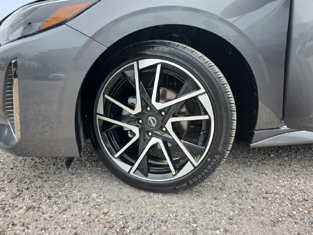 Used 2025 Nissan Sentra SR FWD image 27
