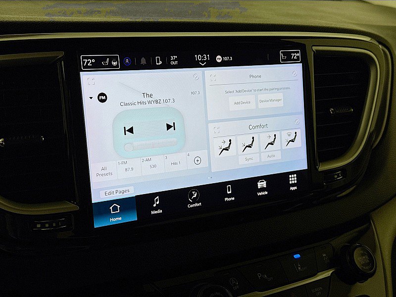 Used 2023 Chrysler Pacifica Touring-L image 14