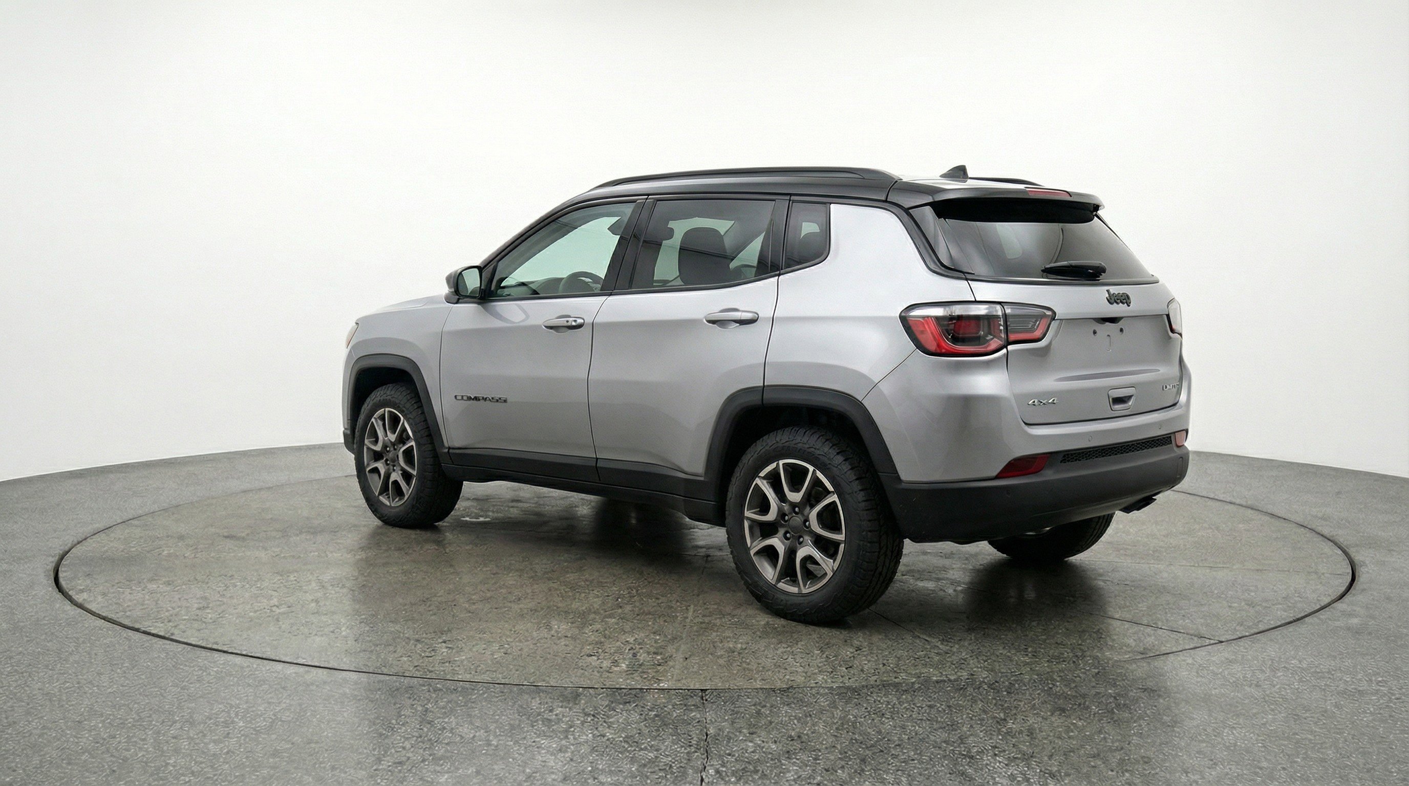 Used 2025 Jeep Compass Trailhawk AWD/4WD image 6