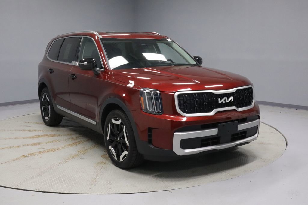 Used 2023 Kia Telluride EX w/ EX Captain's Chair Package image 1