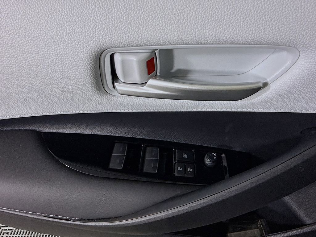 Certified 2025 Toyota Corolla SE image 21