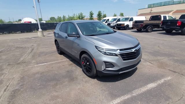 Used 2024 Chevrolet Equinox LT w/ LPO, Floor Liner Package FWD image 2