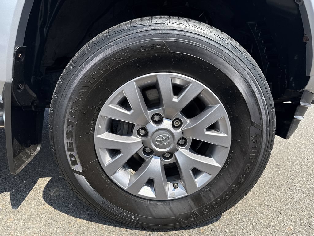Used 2018 Toyota Tacoma SR5 AWD/4WD image 9