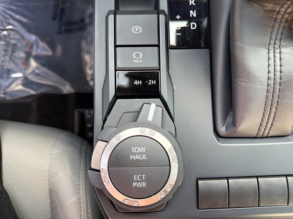 Used 2025 Toyota Tacoma SR5 w/ SR5 Upgrade Package AWD/4WD image 29