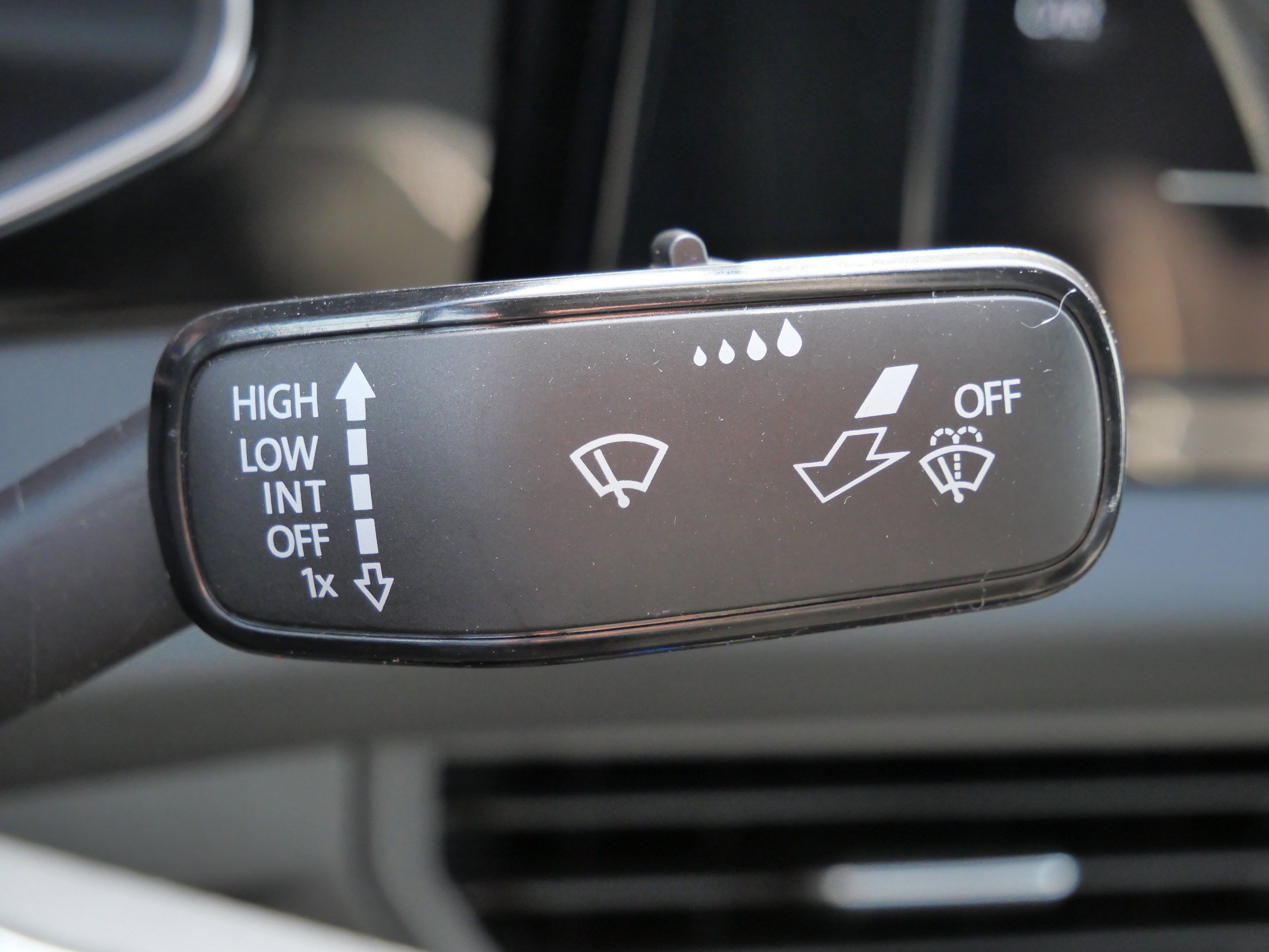 Certified 2025 Volkswagen Jetta Sport image 34