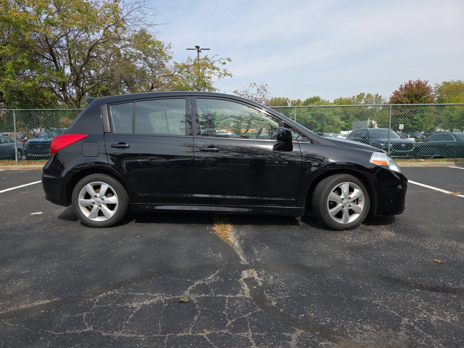 Used 2012 Nissan Versa Hatchback FWD image 2