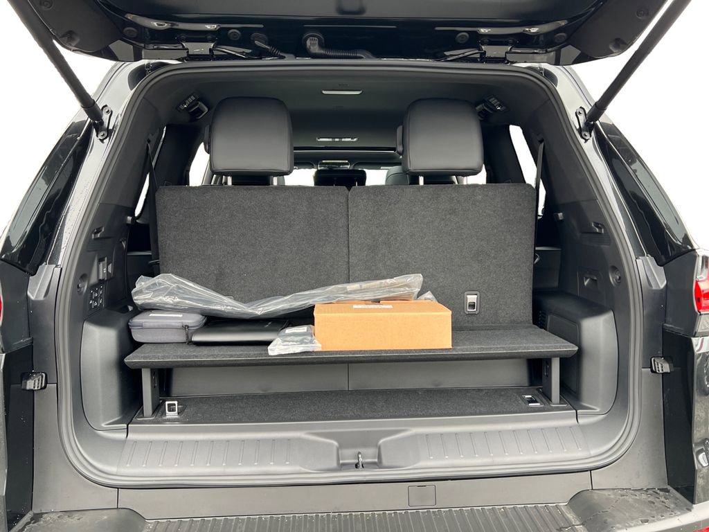 New 2026 Lexus LX 700h Luxury image 10