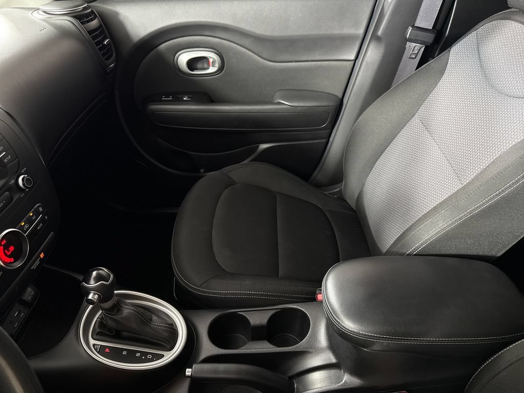 Used 2017 Kia Soul + FWD image 19