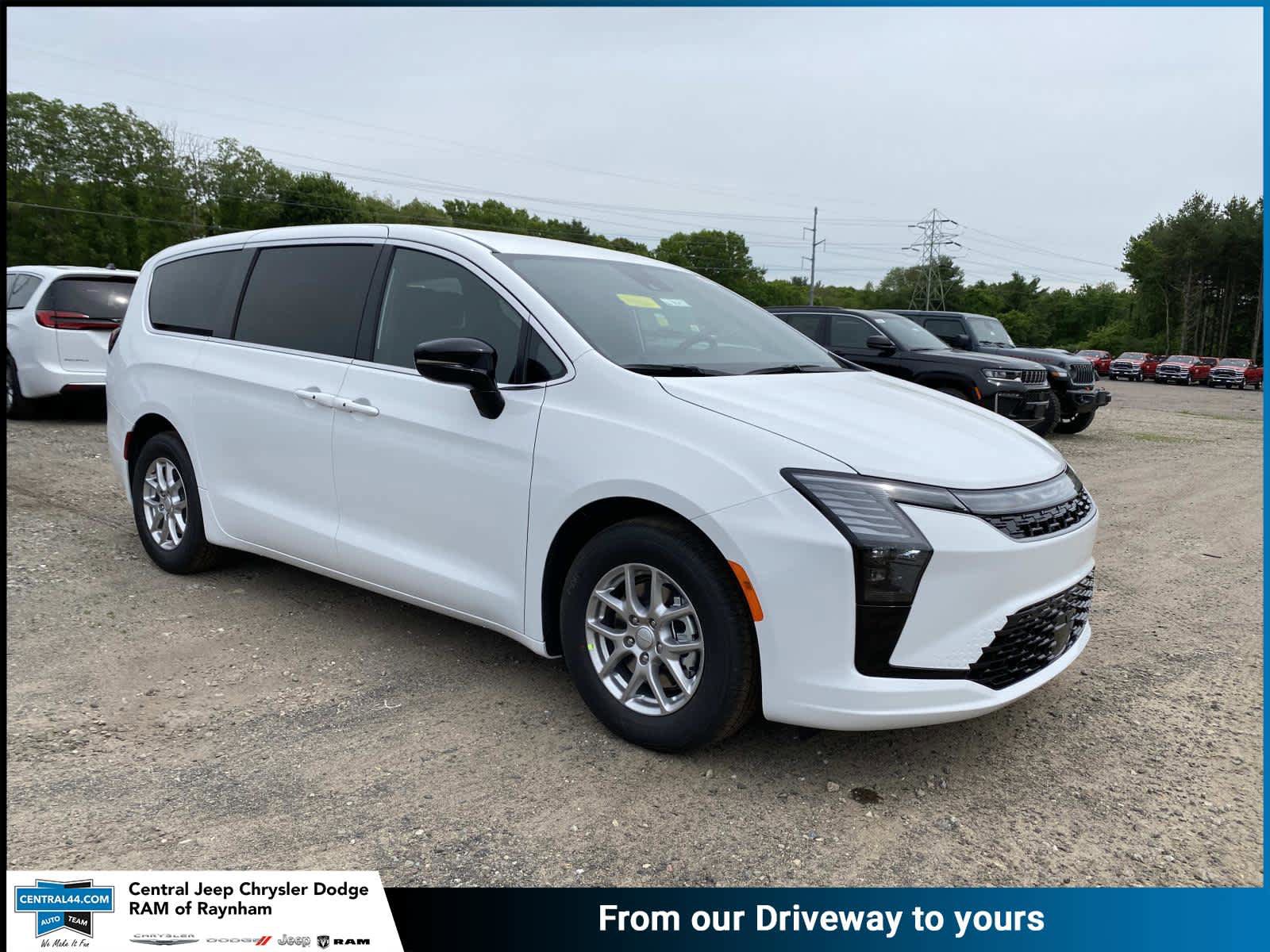 New 2027 Chrysler Pacifica Select FWD image 1