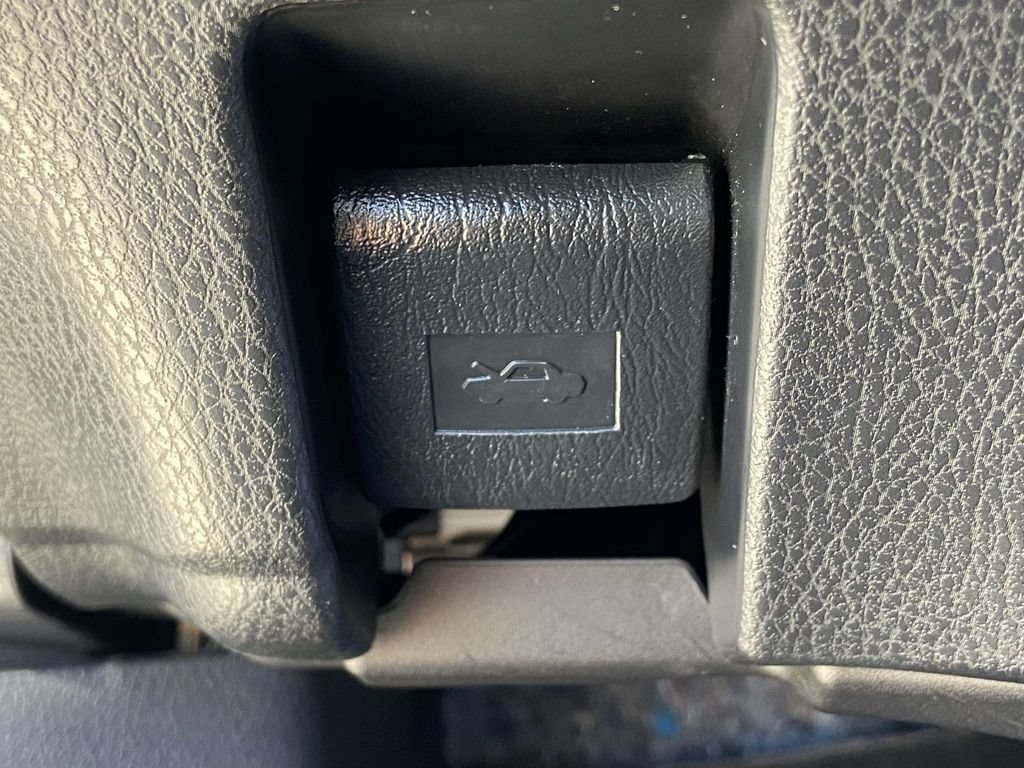 Used 2025 Toyota Camry SE FWD image 29