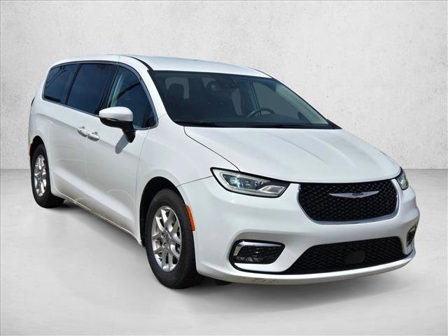 Used 2023 Chrysler Pacifica Touring-L FWD video 3