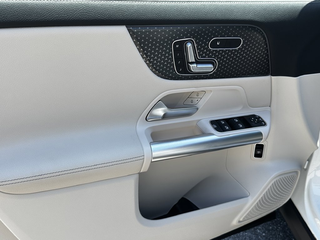 Certified 2025 Mercedes-Benz GLA 250 4MATIC image 11