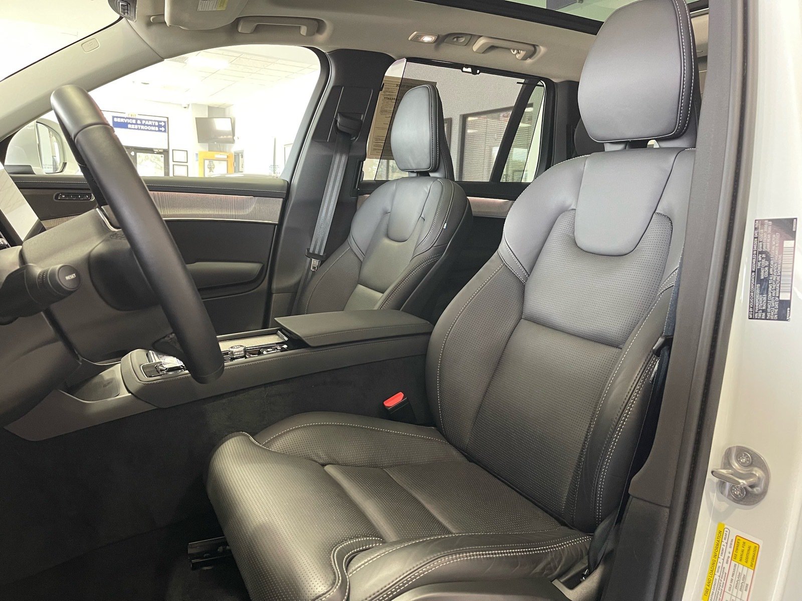 Used 2025 Volvo XC90 T8 Ultra w/ Protection Package Premier AWD/4WD image 25