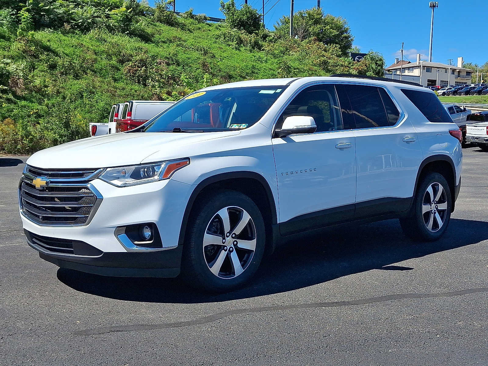 Used 2021 Chevrolet Traverse LT w/ LT Premium Package AWD/4WD image 3