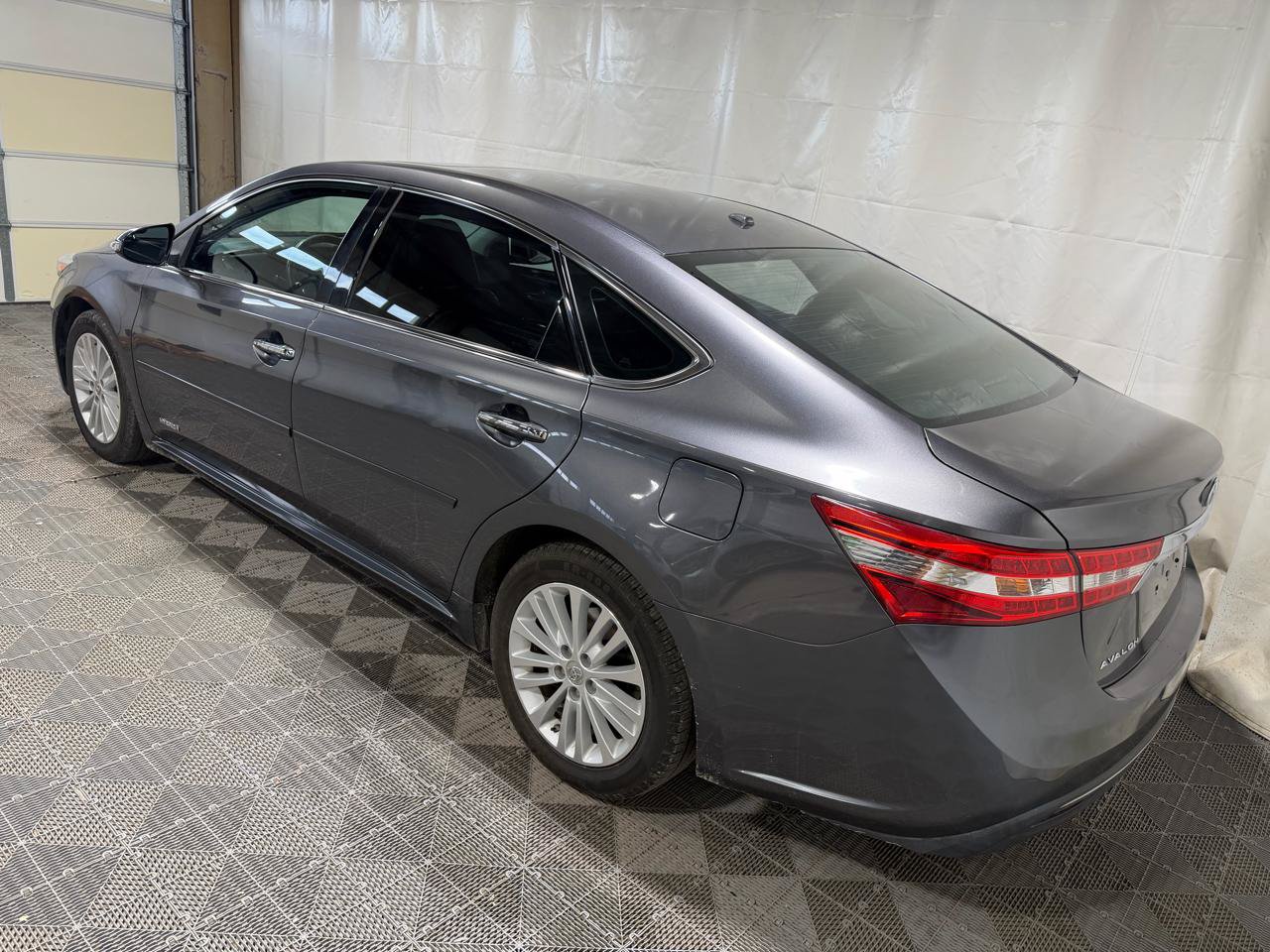 Used 2014 Toyota Avalon XLE Touring FWD image 4