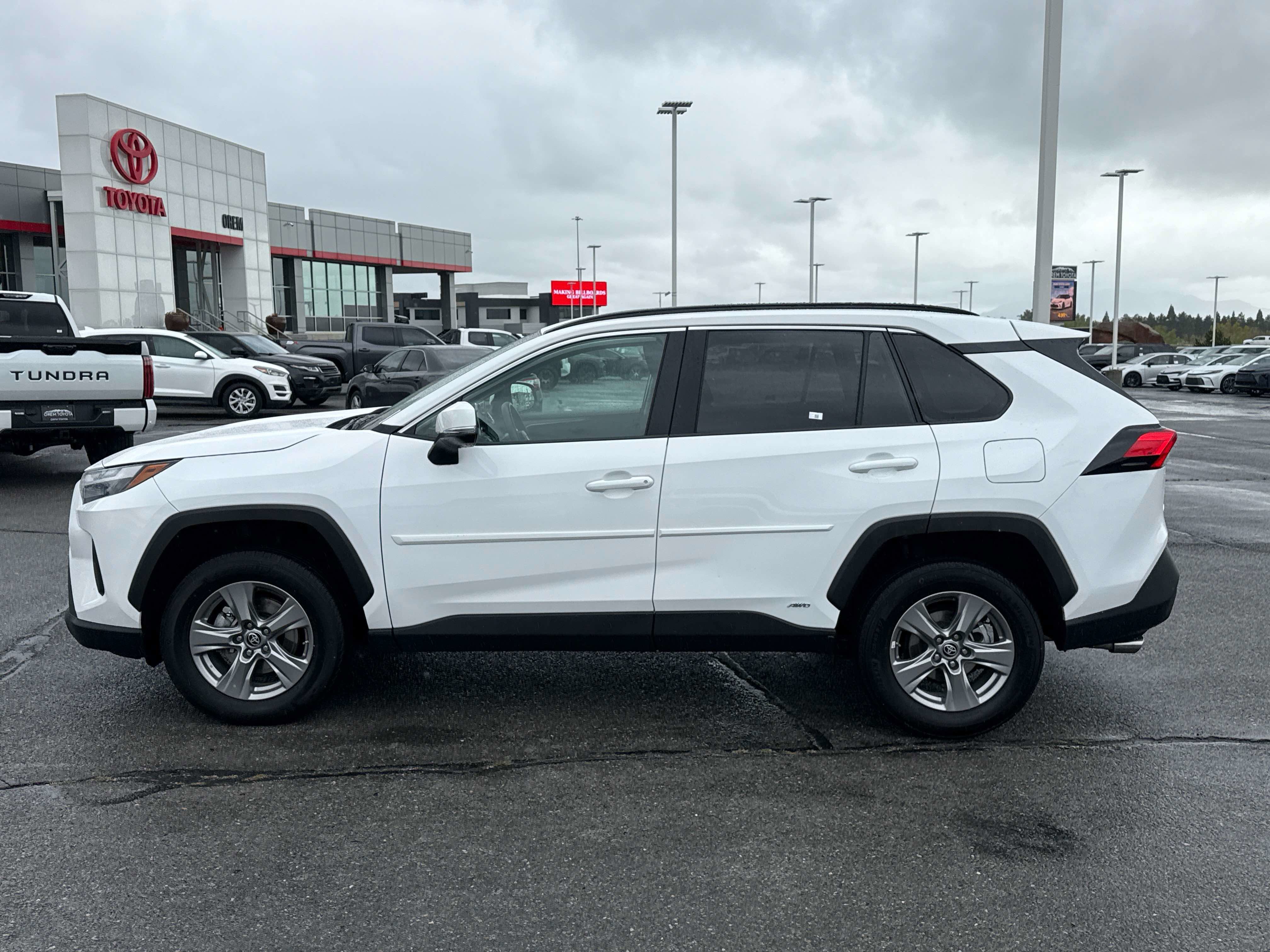 Used 2024 Toyota RAV4 LE AWD/4WD image 6