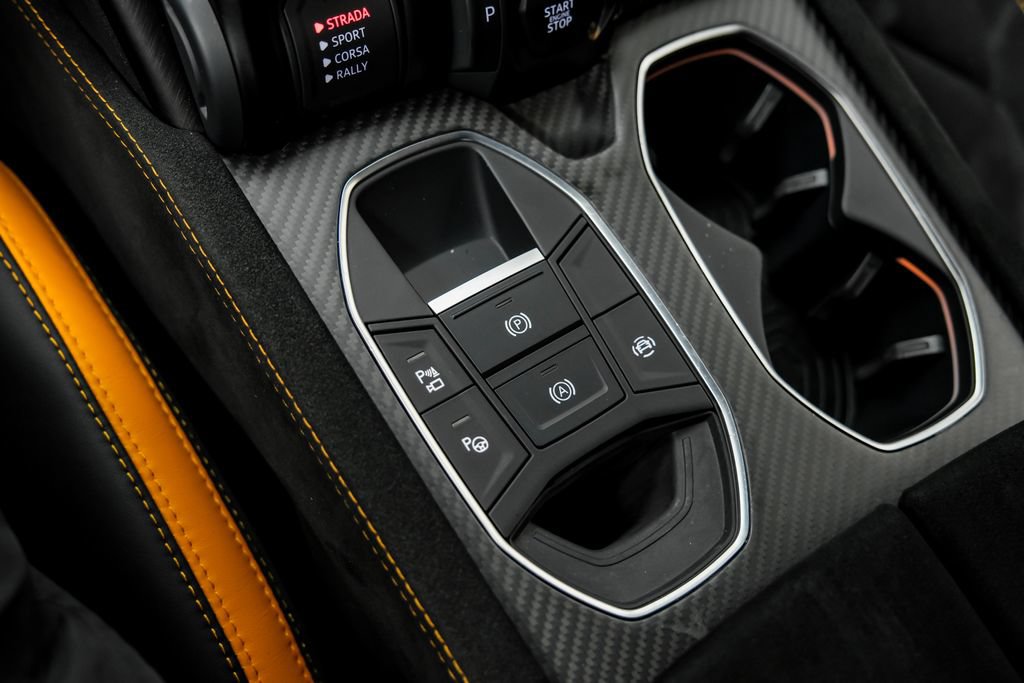 Used 2023 Lamborghini Urus Performante AWD/4WD image 29