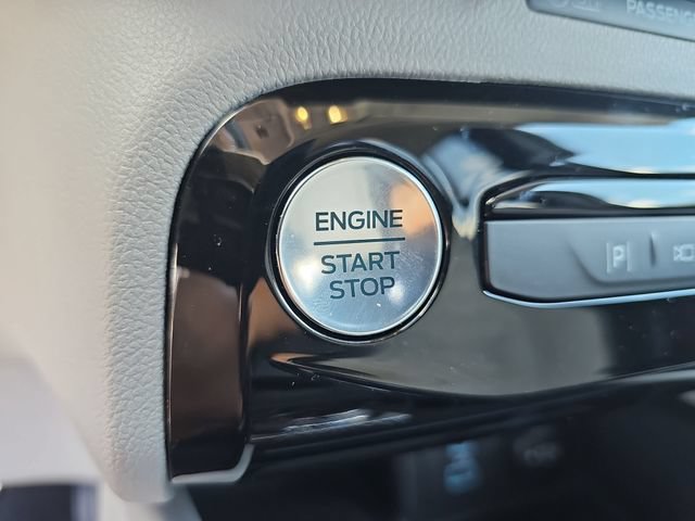 Used 2023 Ford Escape Platinum w/ Premium Technology Package AWD/4WD image 29