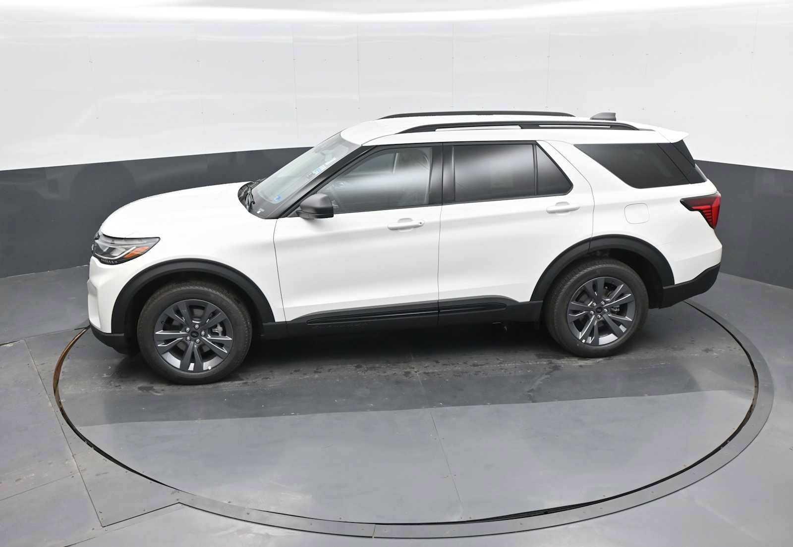 New 2026 Ford Explorer Active w/ Active Comfort Package AWD/4WD image 13