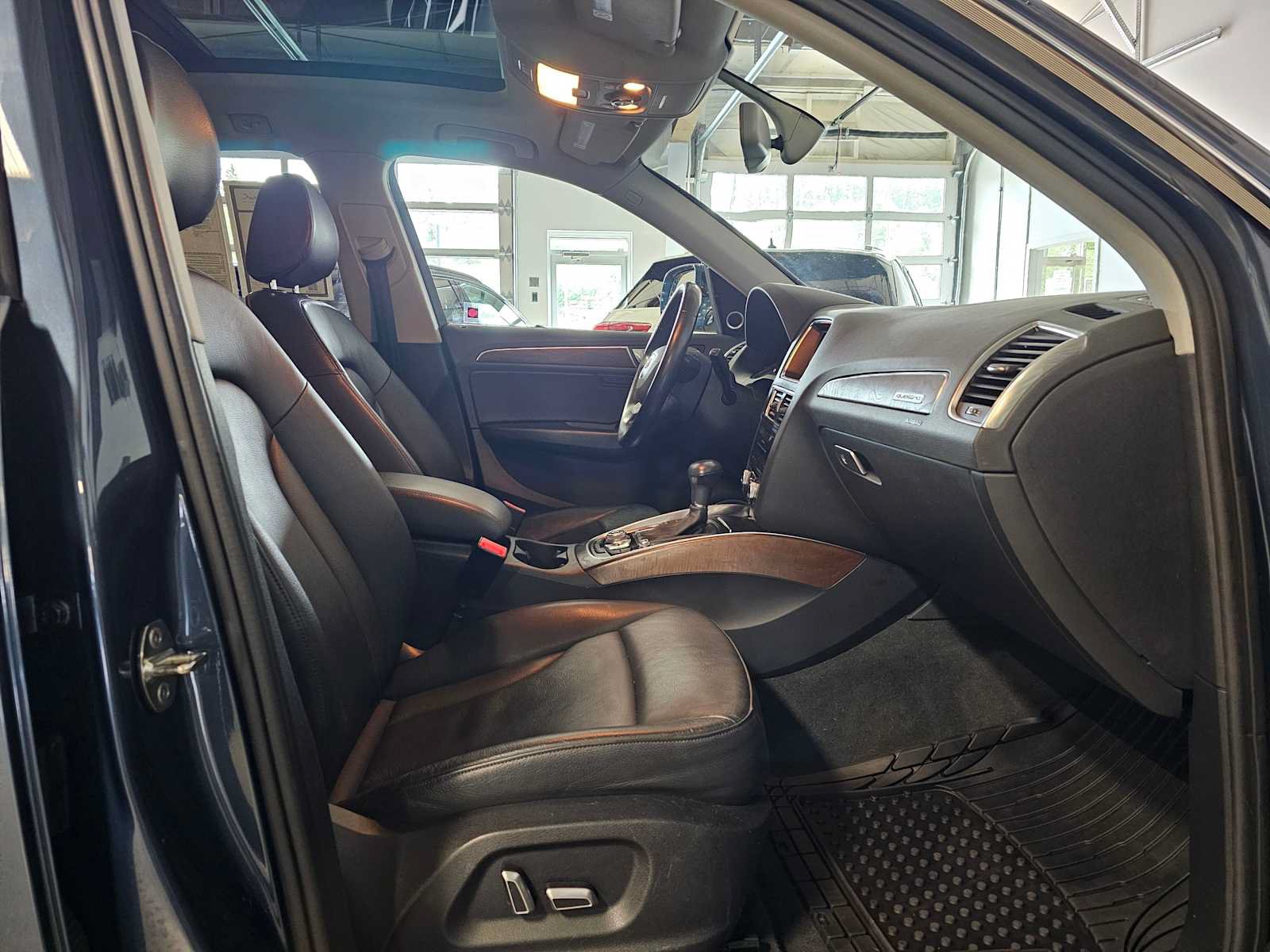 Used 2016 Audi Q5 2.0T Premium Plus w/ Technology Package AWD/4WD image 10