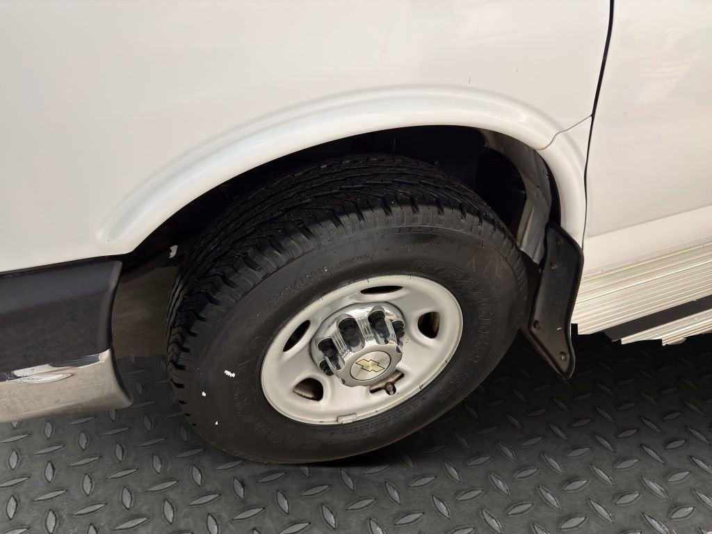 Used 2008 Chevrolet Express 3500 Extended Passenger w/ LT Preferred Equipment Group image 22