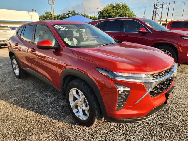 Used 2024 Chevrolet Trax LS w/ LS Convenience Package FWD image 1