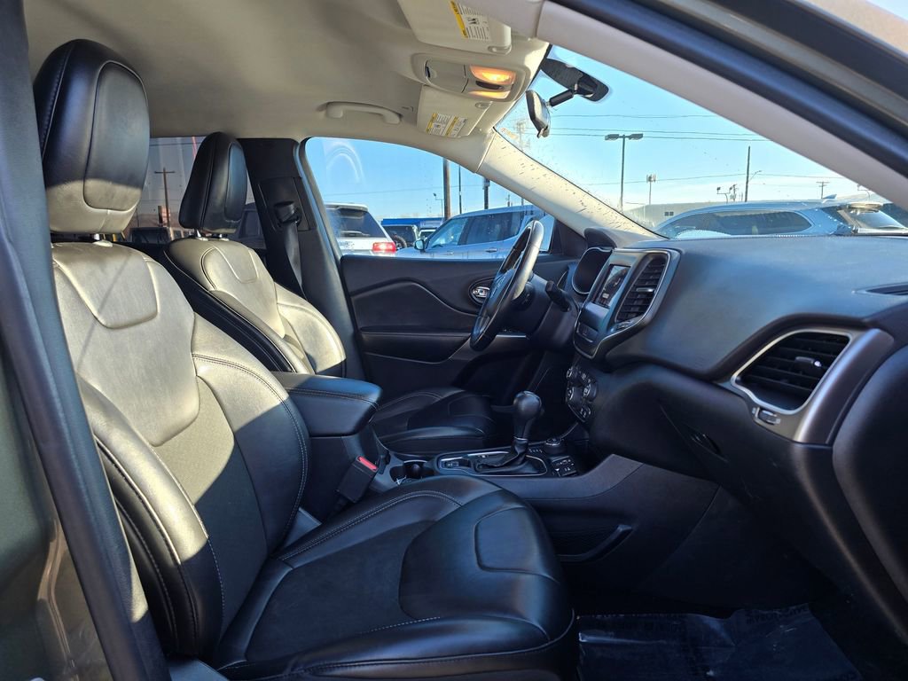 Used 2019 Jeep Cherokee Latitude Plus image 12