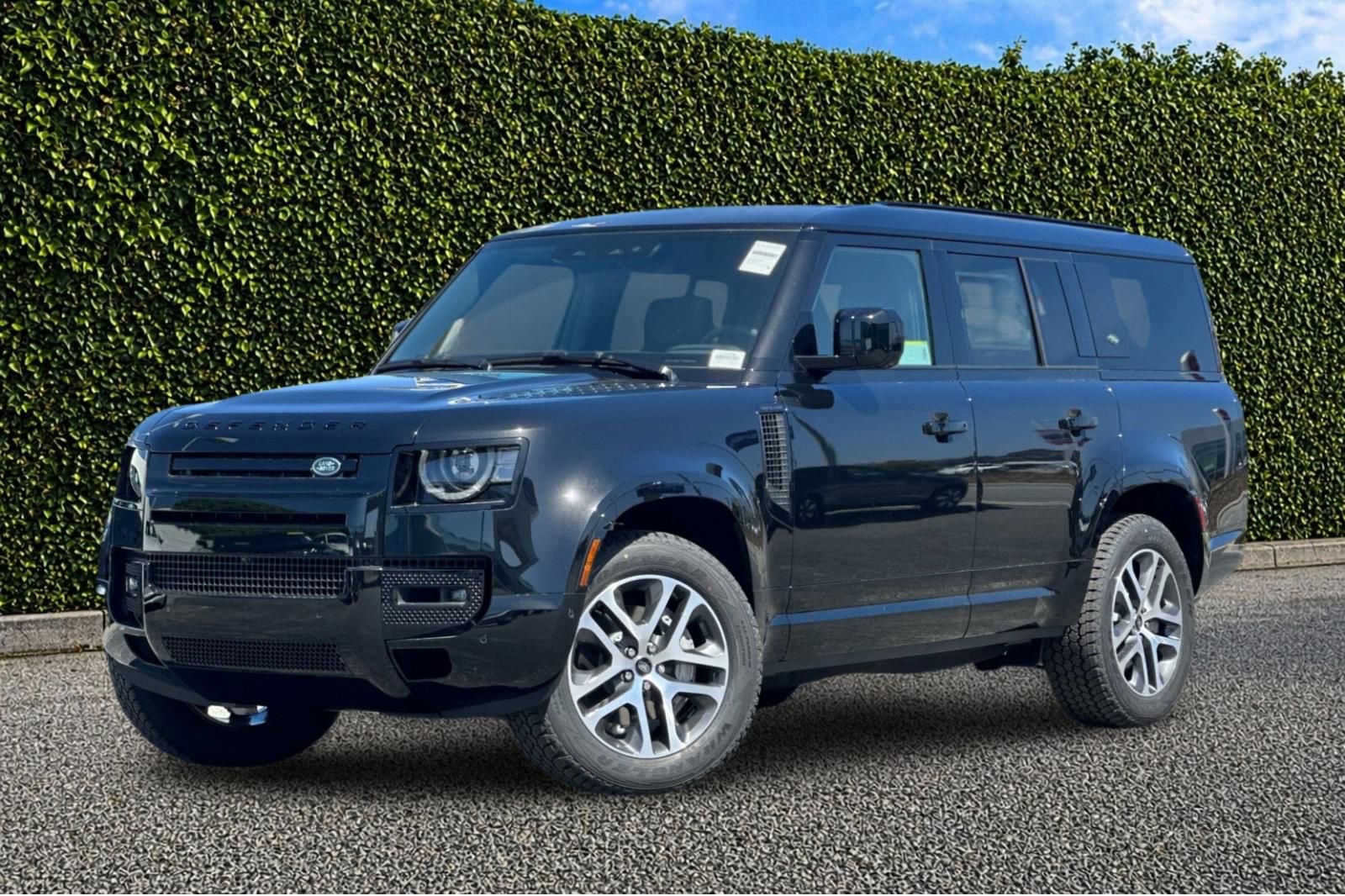 New 2024 Land Rover Defender 130 X-Dynamic SE