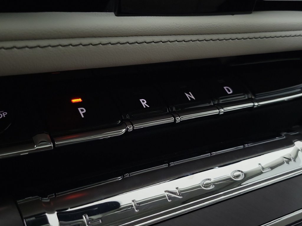 New 2026 Lincoln Aviator 2WD w/ Jet Appearance Package image 31