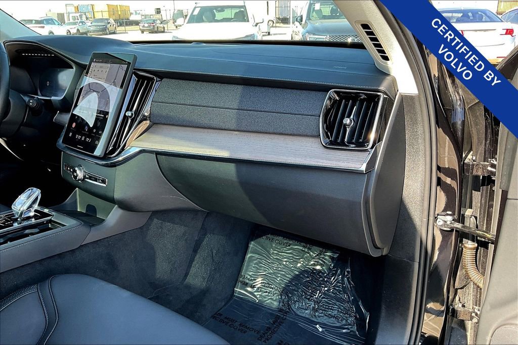 Certified 2025 Volvo XC90 B6 Plus image 21