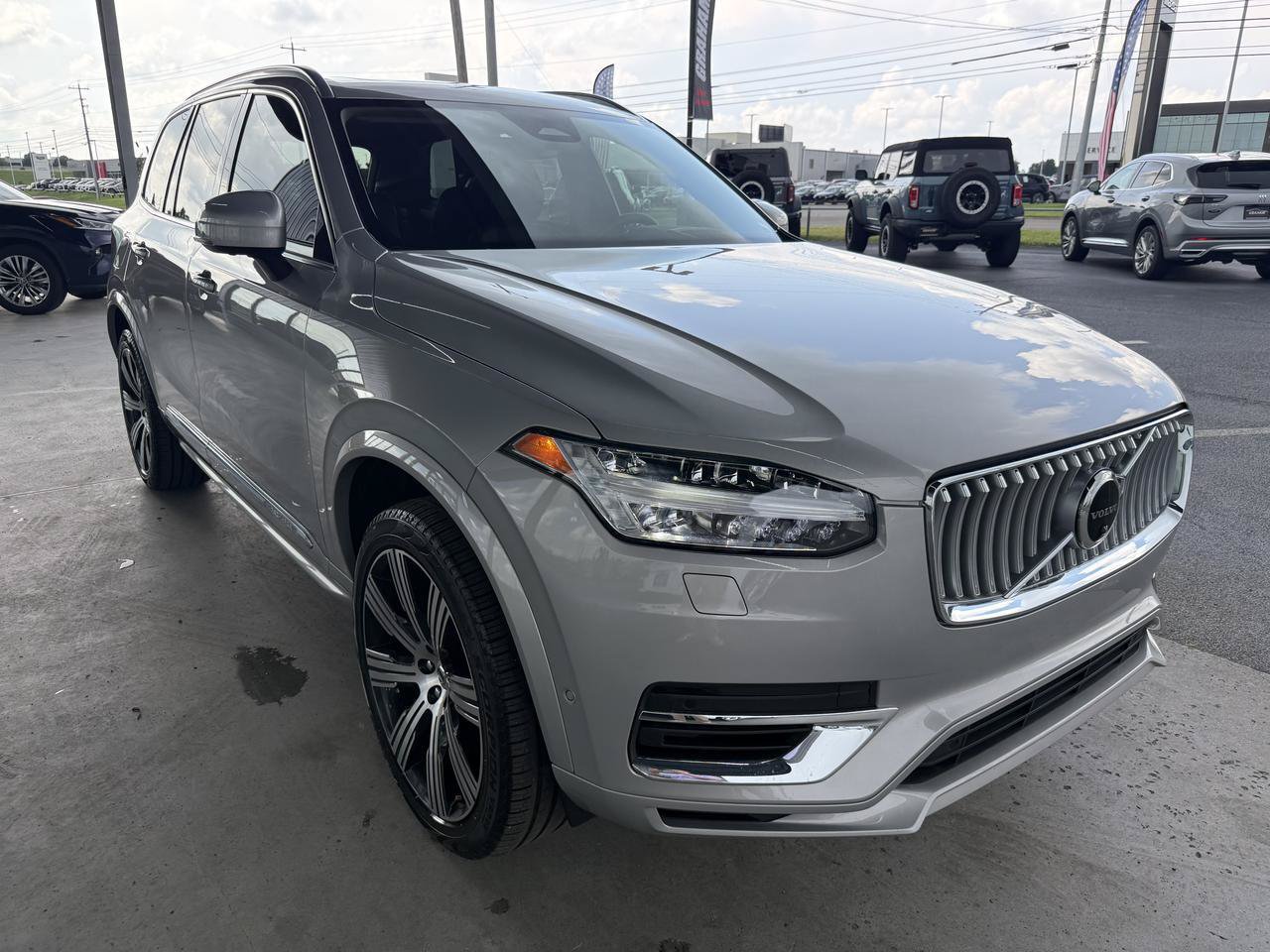 Used 2024 Volvo XC90 T8 Ultimate w/ Protection Package Premier AWD/4WD image 3