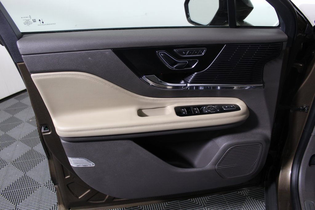 Used 2022 Lincoln Corsair Reserve image 23