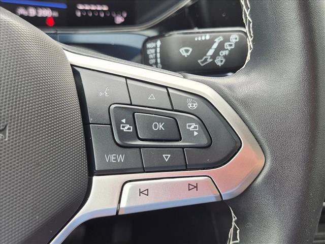 Used 2024 Volkswagen Taos SE w/ Panoramic Sunroof Package FWD image 12