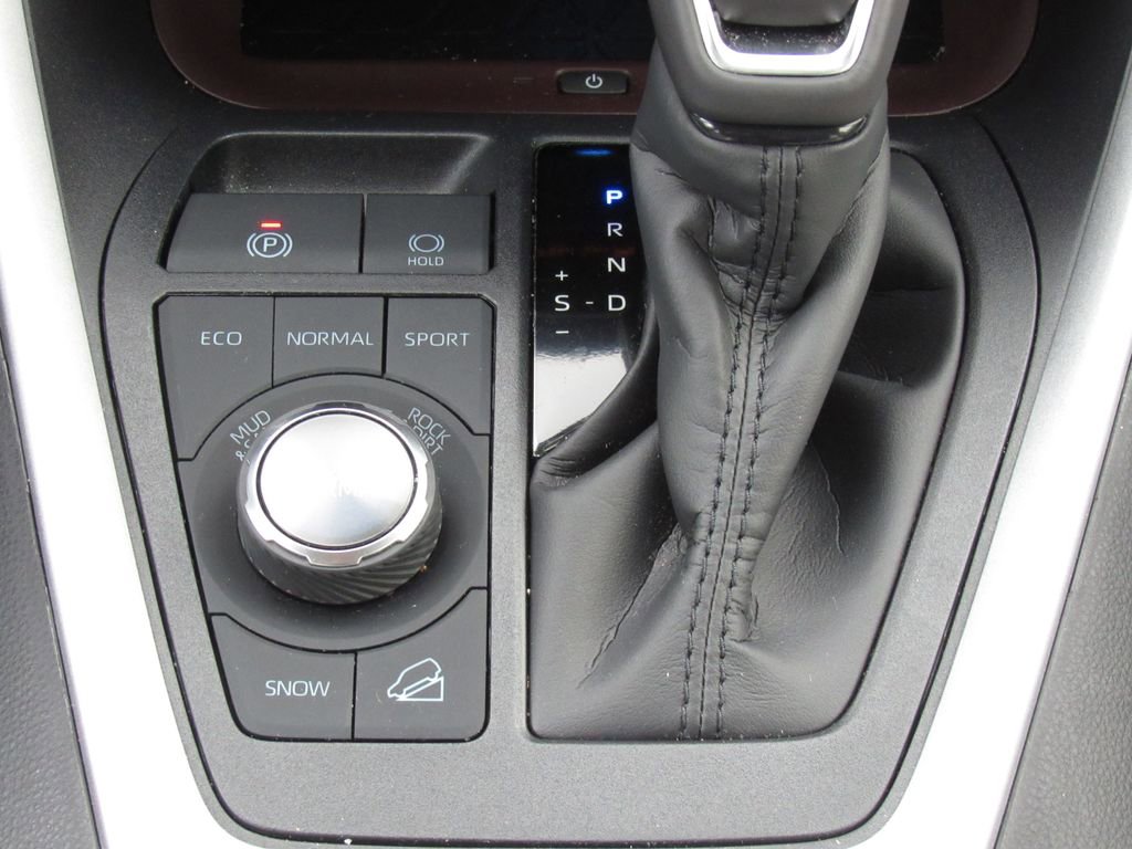 Certified 2025 Toyota RAV4 Limited w/ Advanced Technology Package AWD/4WD image 32