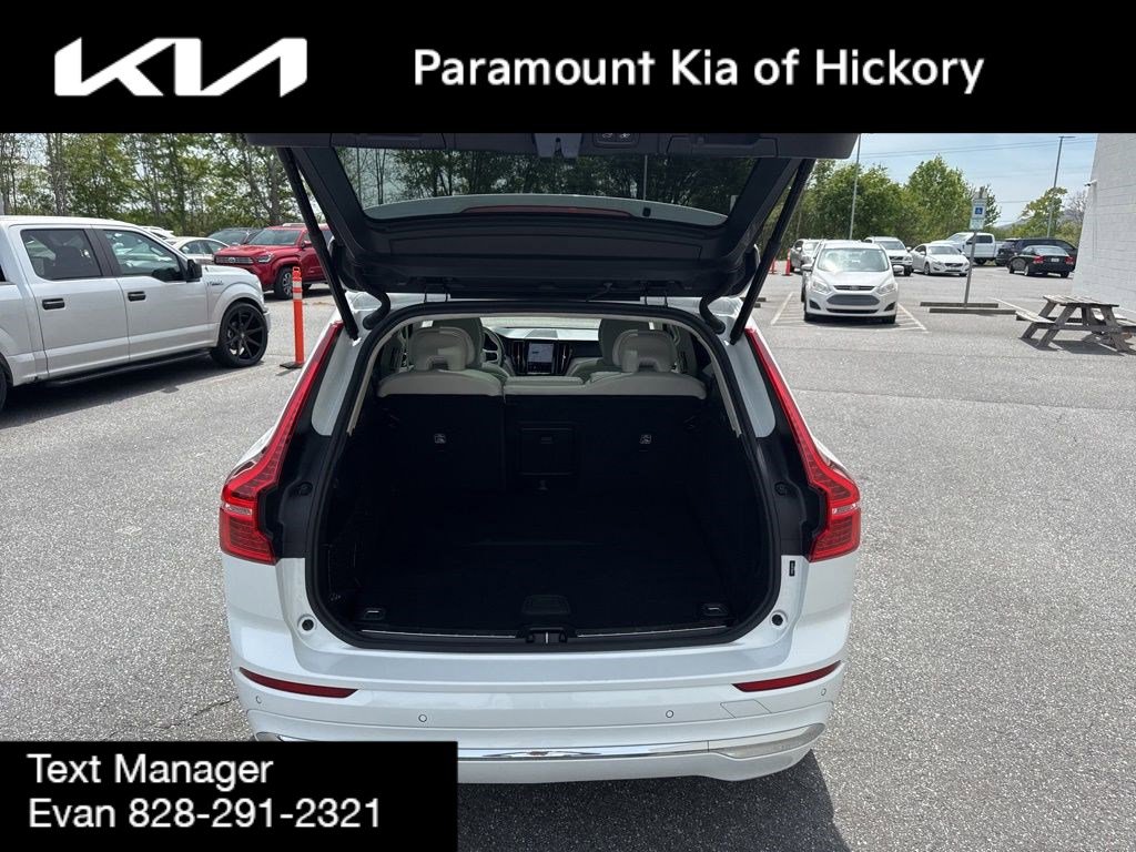 Used 2022 Volvo XC60 T8 Inscription image 10